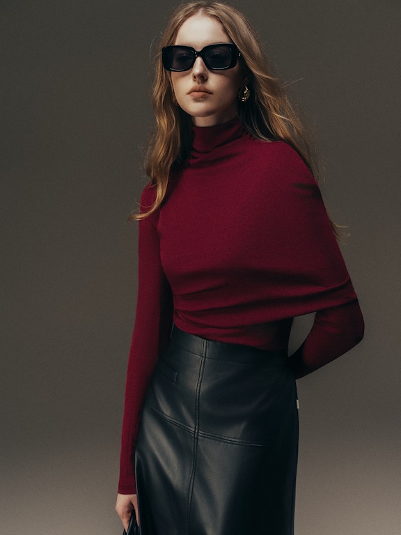 Áo thun cao cổ vạt trùm tay